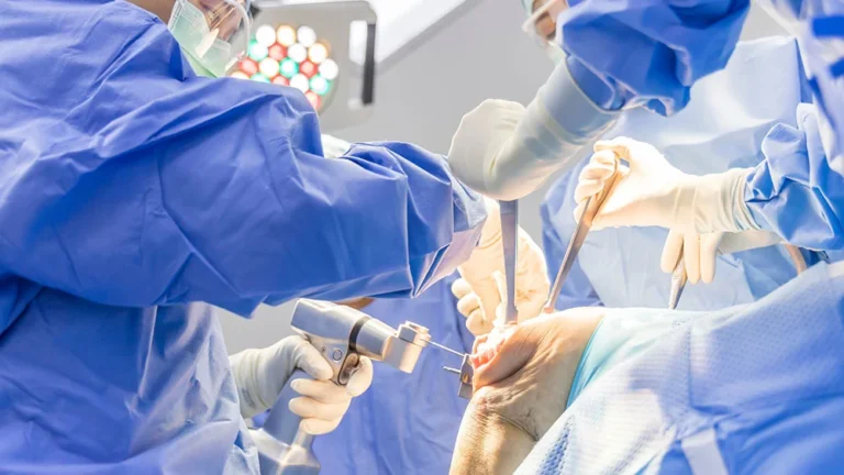 ROBOTIC TKR V/S CONVENTIONAL TKR